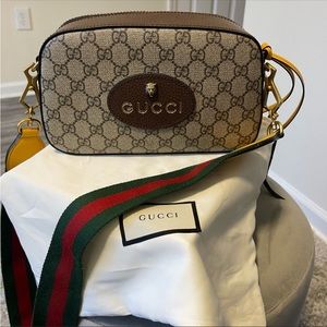 Gucci NEO VINTAGE GG SUPREME MESSENGER BAG crossbody